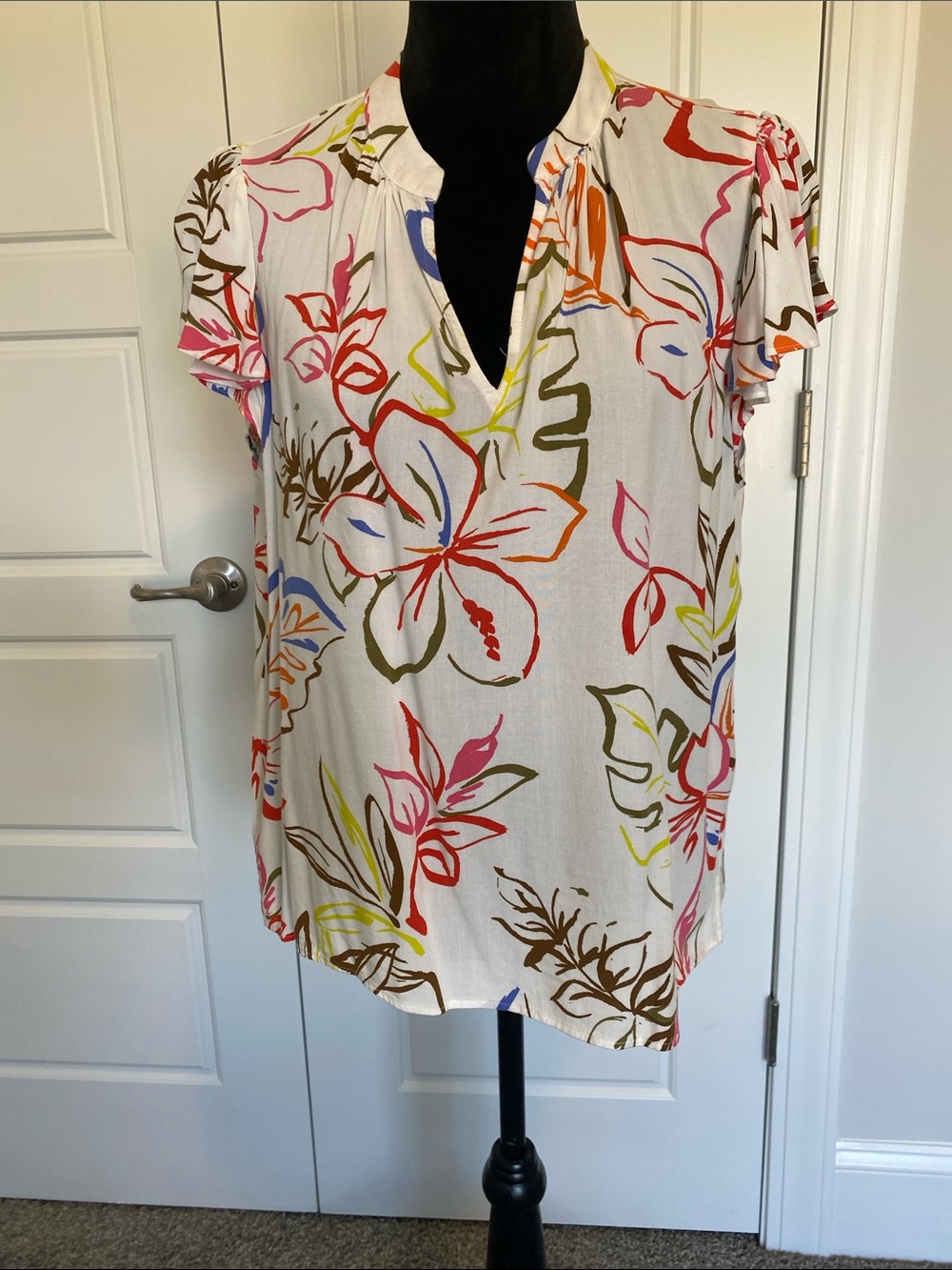 CeCe White V-Neck Short Sleeve Floral Print Top